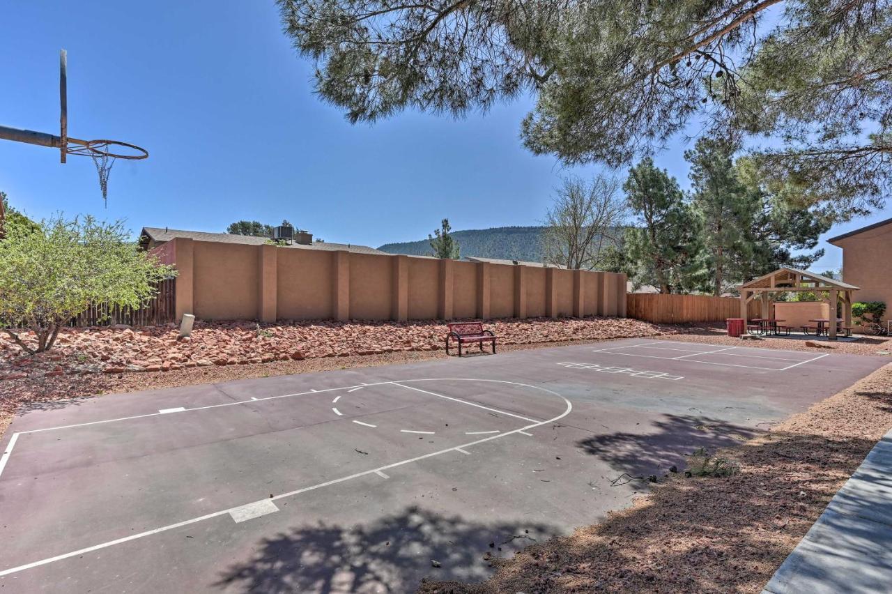 South With Pool Access - Walk To Shops!