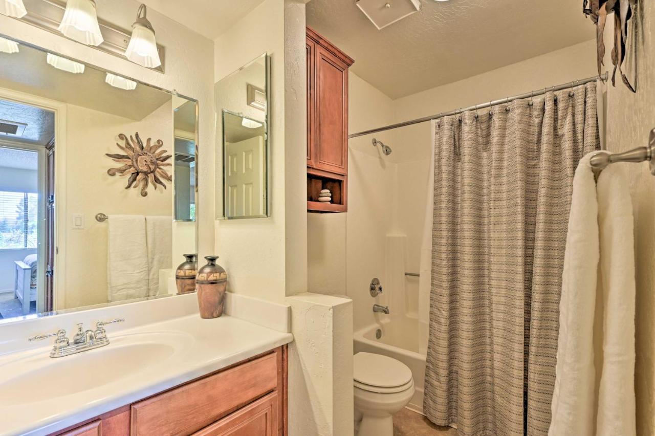 South With Pool Access - Walk To Shops! *