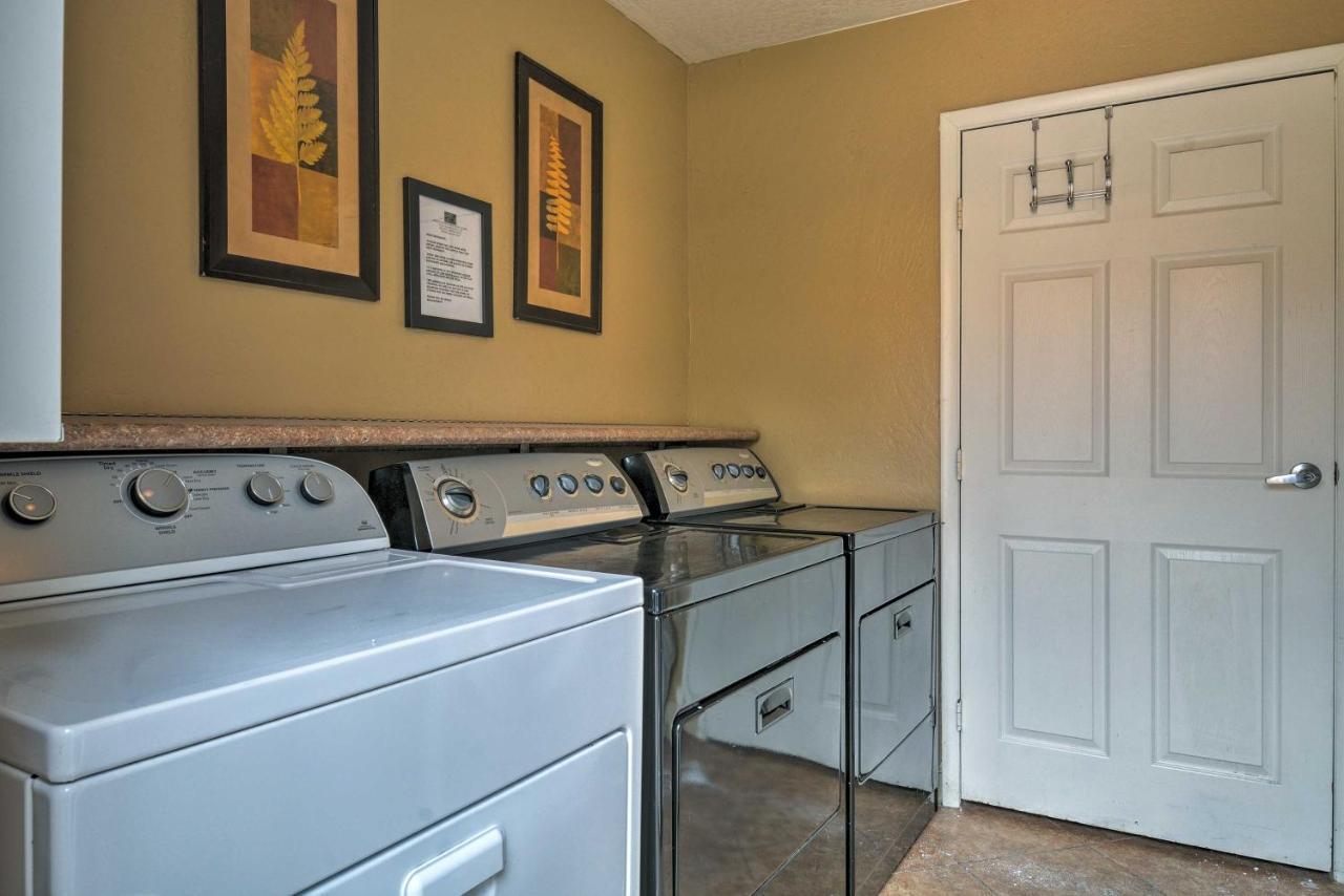 South With Pool Access - Walk To Shops! Apartment